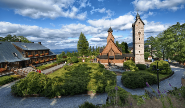 A Complete Guide to Karpacz for Outdoor Enthusiasts and Spiritual Seekers