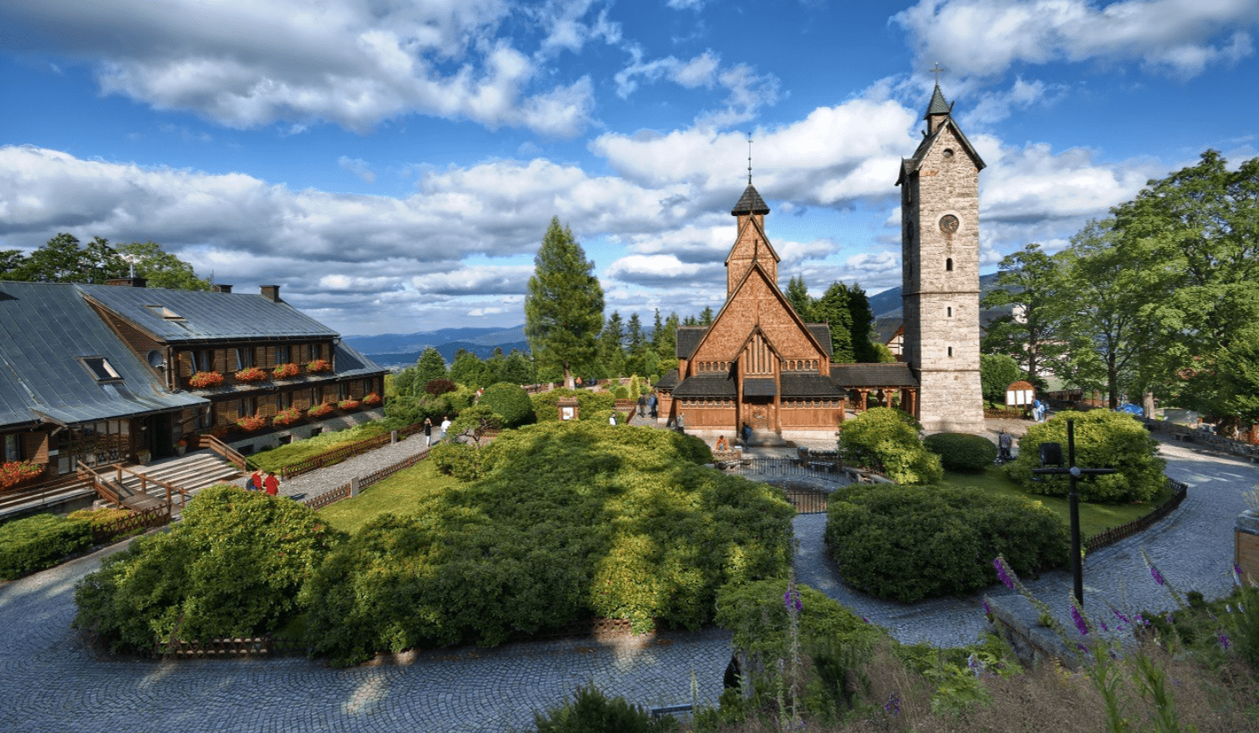 A Complete Guide to Karpacz for Outdoor Enthusiasts and Spiritual Seekers